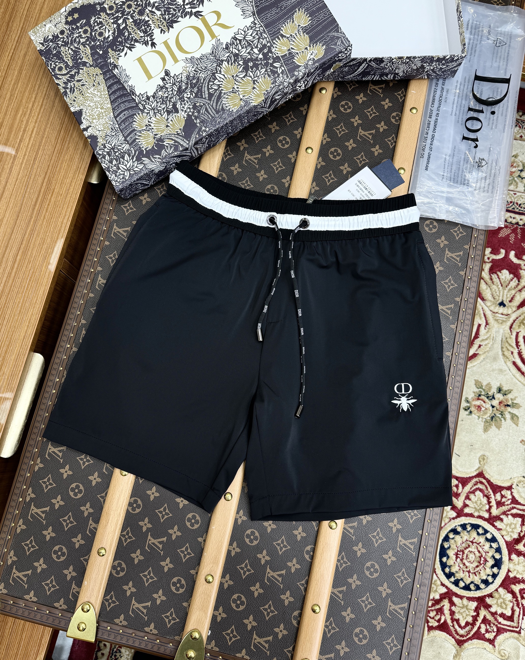 Quần short gió Dior CD logo Ong chữ thêu Like Auth 1-1 on web CD MK